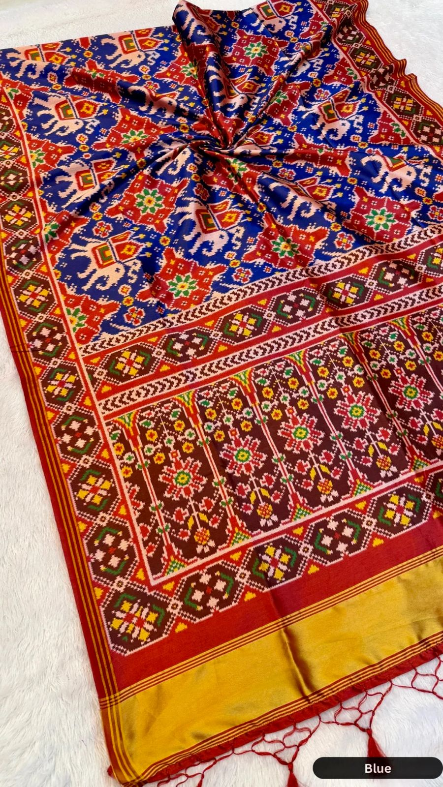 Traditional & Stylish Saree - Image 4